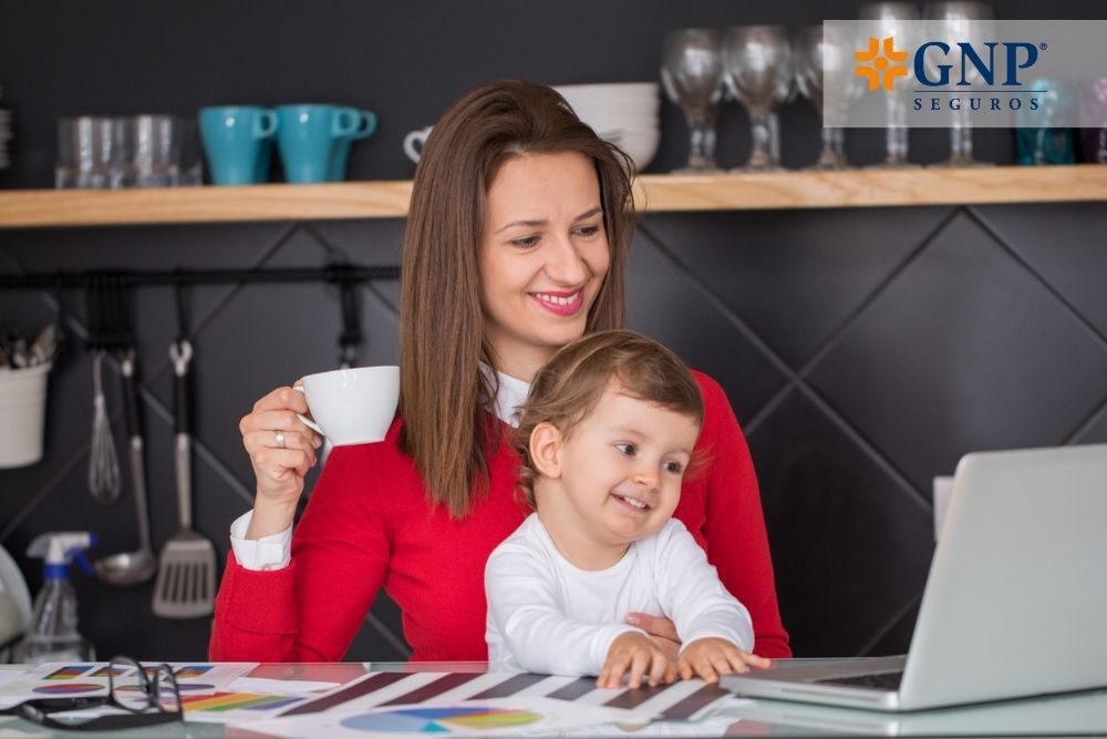 La paz mental que mamá merece: Como el seguro de vida alivia tus preocupaciones
